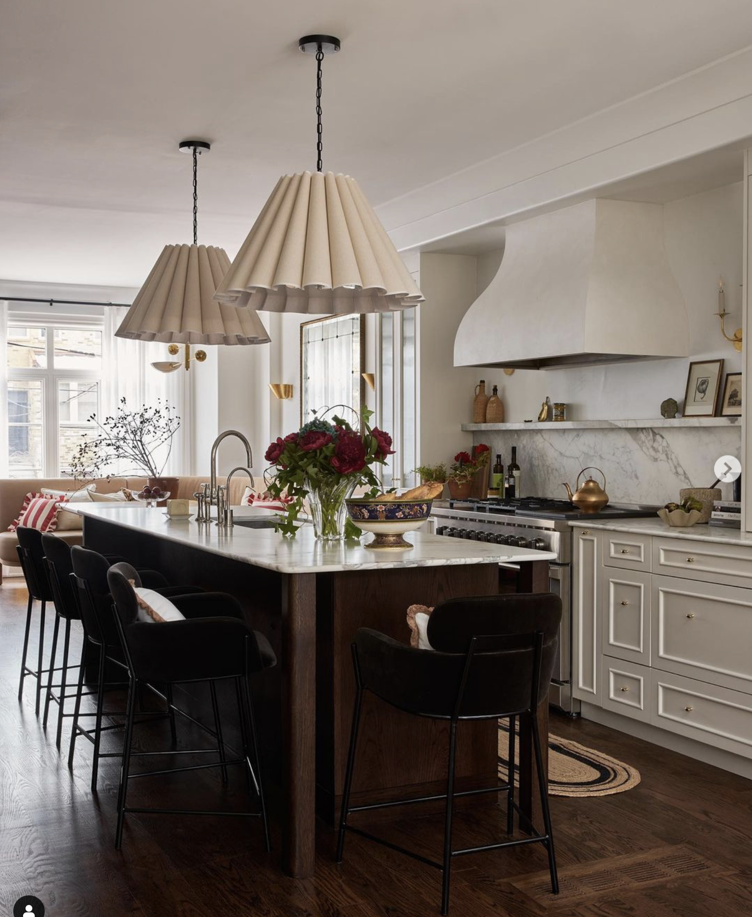 Benjamin Moore Swiss Coffee Paint Color - Amykranecolor.com