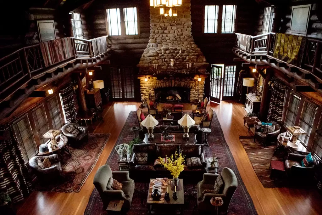 Yellowstone Mountain Lodge Great Room